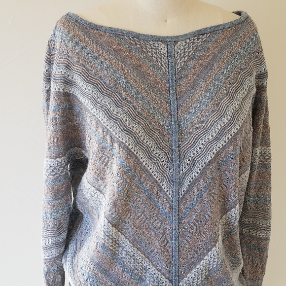 White House Black Market | Scoop Neck Sweater - Picture 5 of 9